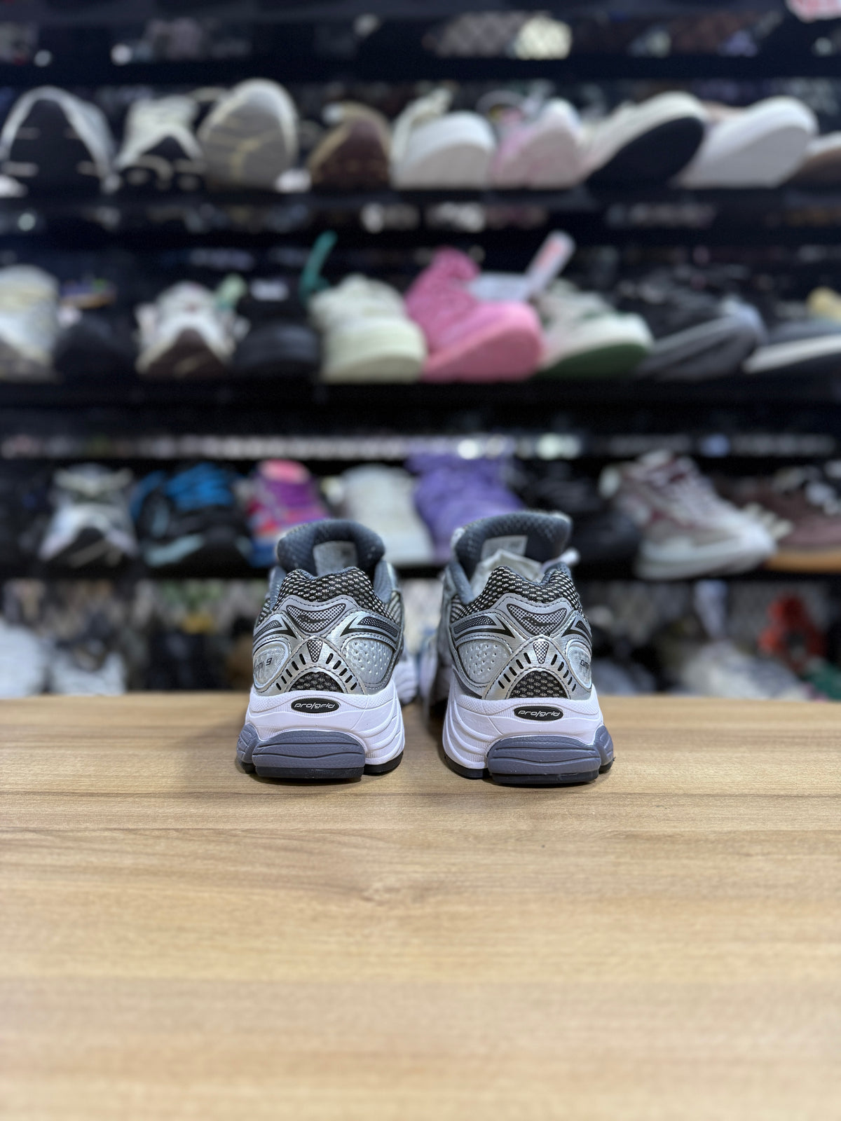 Saucony
