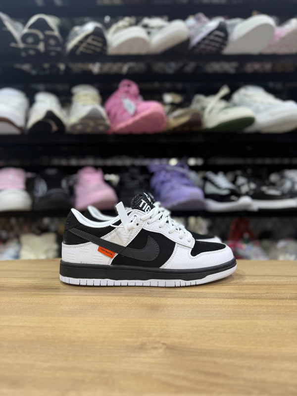 NIKE DUNK