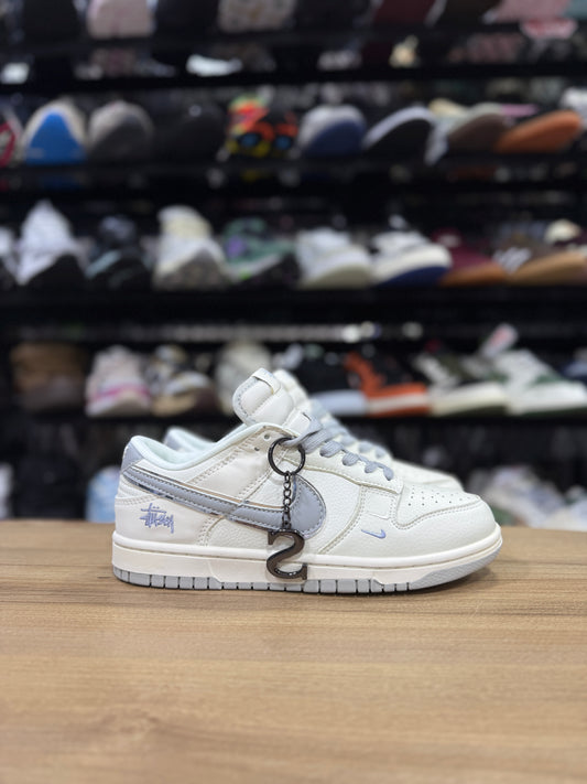 Nike SB Dunk Low x Stussy
